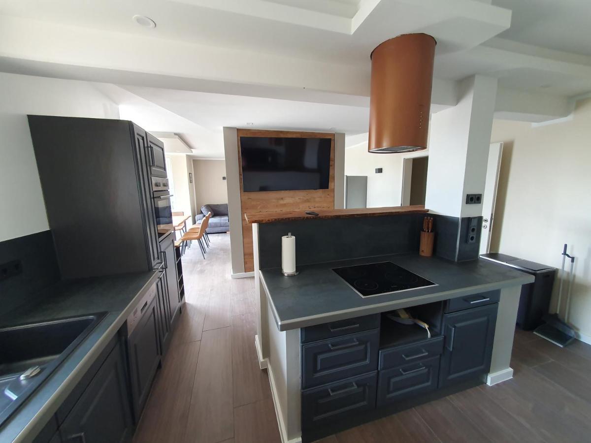 Neumuehler Hof Ferienwohnung "Stefan" Bietet 4 Schlafzimmer Und 4 Baeder , Eine Grosse Badewanne Und Grosser Terrasse Zum Garten, Kostenfreie Parkmoeglichkeiten Schwerin Kültér fotó