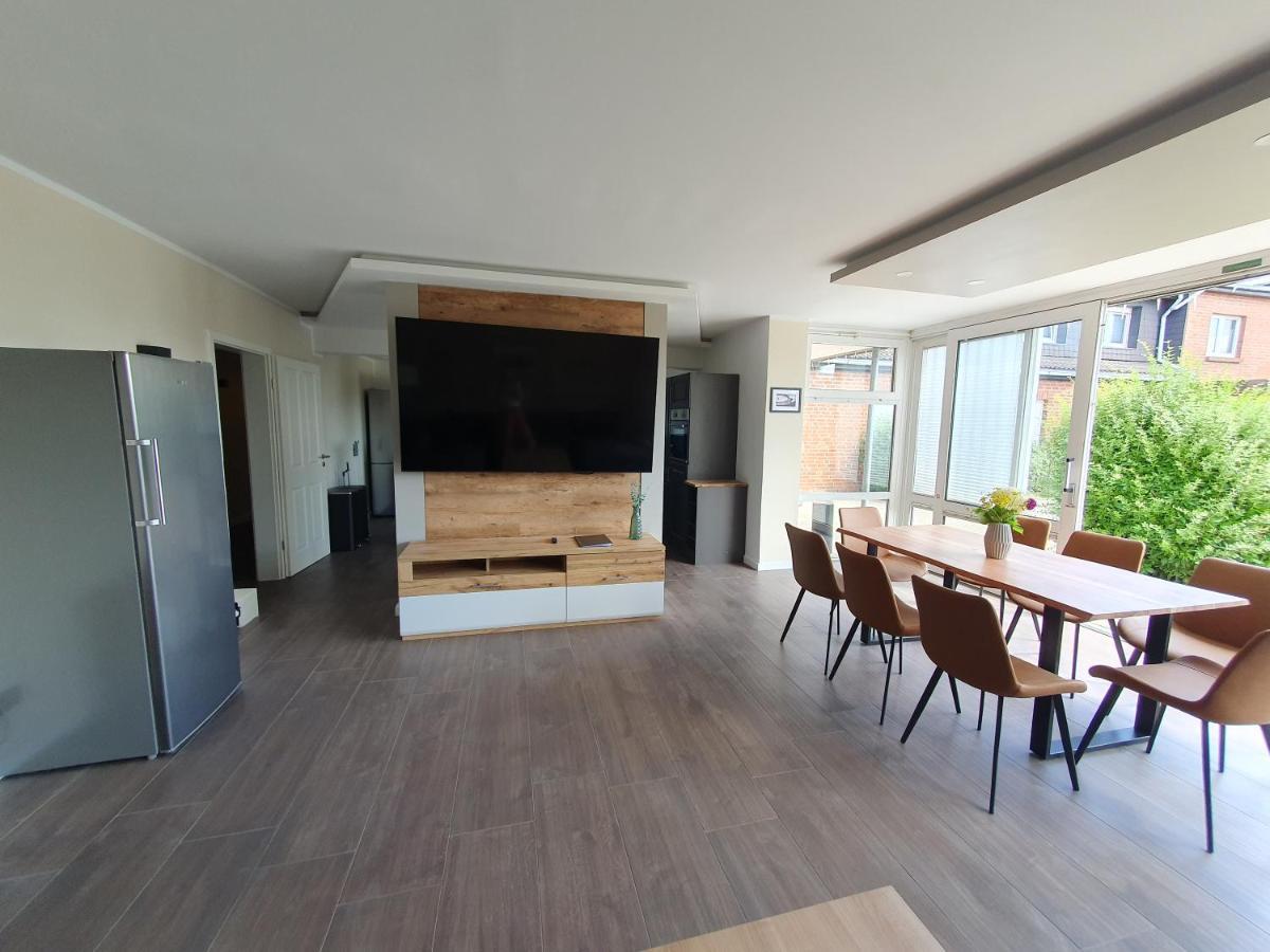 Neumuehler Hof Ferienwohnung "Stefan" Bietet 4 Schlafzimmer Und 4 Baeder , Eine Grosse Badewanne Und Grosser Terrasse Zum Garten, Kostenfreie Parkmoeglichkeiten Schwerin Kültér fotó