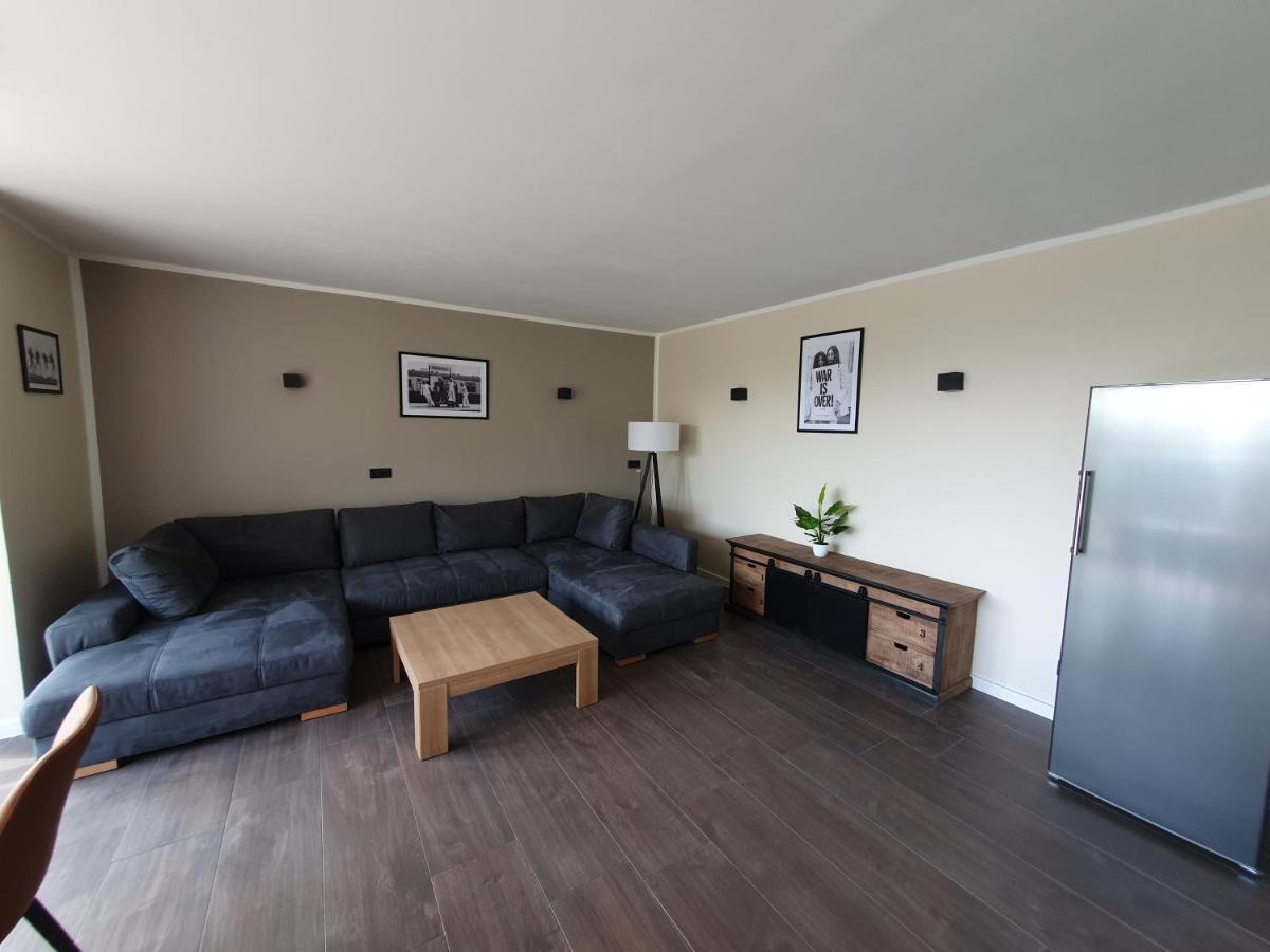 Neumuehler Hof Ferienwohnung "Stefan" Bietet 4 Schlafzimmer Und 4 Baeder , Eine Grosse Badewanne Und Grosser Terrasse Zum Garten, Kostenfreie Parkmoeglichkeiten Schwerin Kültér fotó